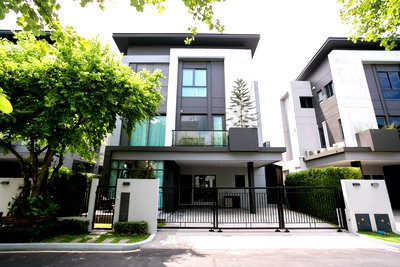 บ้านเดี่ยวให้เช่า : HR3330FOR RENT/SALE THE GENTRY EKKAMAI-LADPRAO Luxury 3-Storey Urban Villa