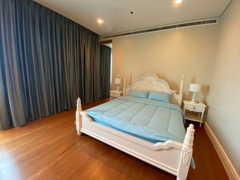 LTH3947 – Bright Sukhumvit 24 FOR SALE 3 beds 3 baths size 176.67 Sq.M. Nearby BTS Phrom Phong station ONLY 29 MB