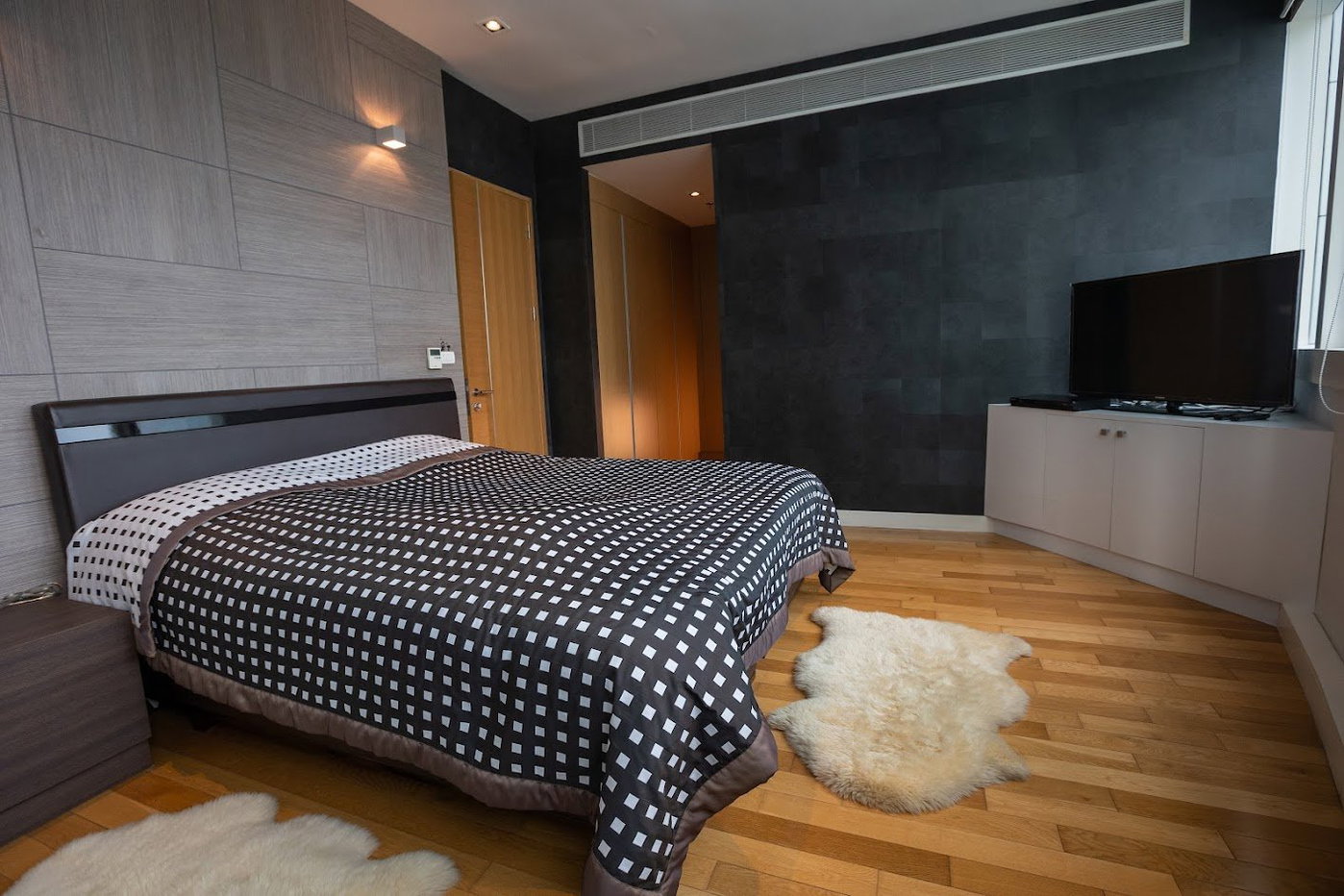 รูป LTH3377 – Millennium Residence FOR SALE 2 beds 2 baths Size 127 Sq.M. nearby BTS Asoke Station ONLY 23 MB - รูปที่ 3/12