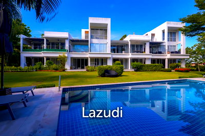 Condos for sale : Luxurious One-Bedroom Condo in Baan Ing Phu Near Black Mountain Golf