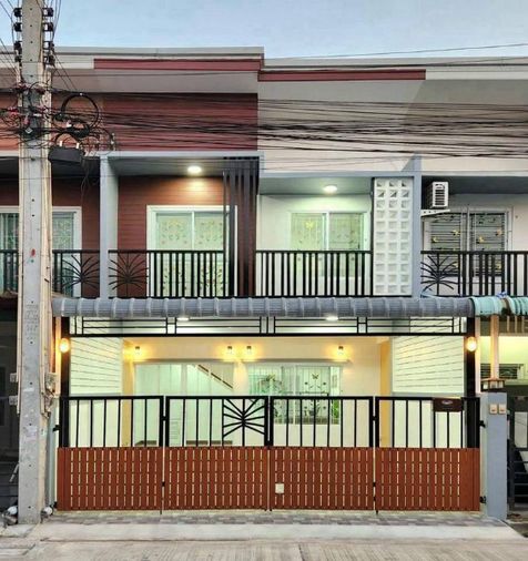 ขายทาวน์โฮม ปาล์มวิลเลจ ใกล้นิคม เครือสหพัฒน์ ศรีราชา ชลบุรี 