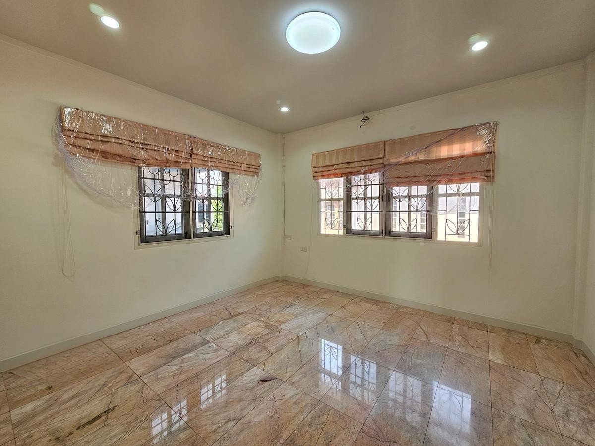 รูป 🏡 ให้เช่าบ้านเดี่ยว 2 ชั้น ย่านปิ่นเกล้า - ศาลายา | หมู่บ้านสวนดอกไม้ บรมราชชนนี 105 ✨ บ้านหลังใหญ่ ใกล้เมือง เดินทางสะดวก  - รูปที่ 7/15