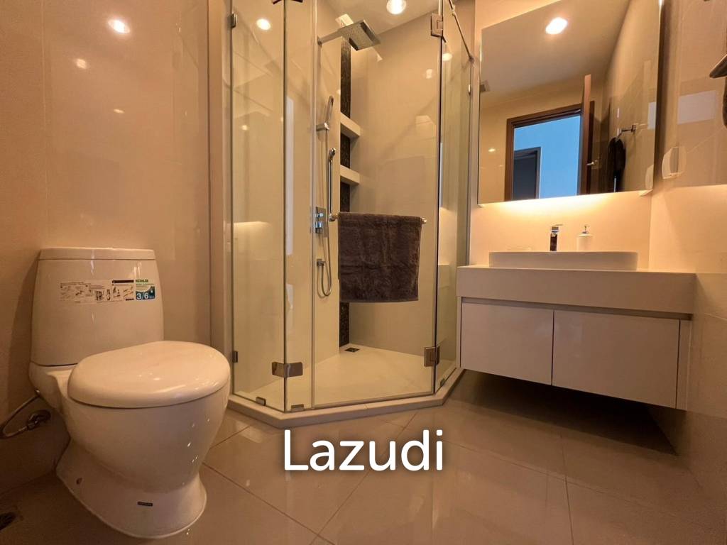 picture Luxurious 3-Bed Condo at Menam Residences, Bangkok - 16/16