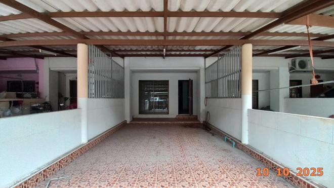 รูป ทาวน์เฮ้าส์ 18 ตร.วา พานทอง ชลบุรี 1.5M - รูปที่ 2/24