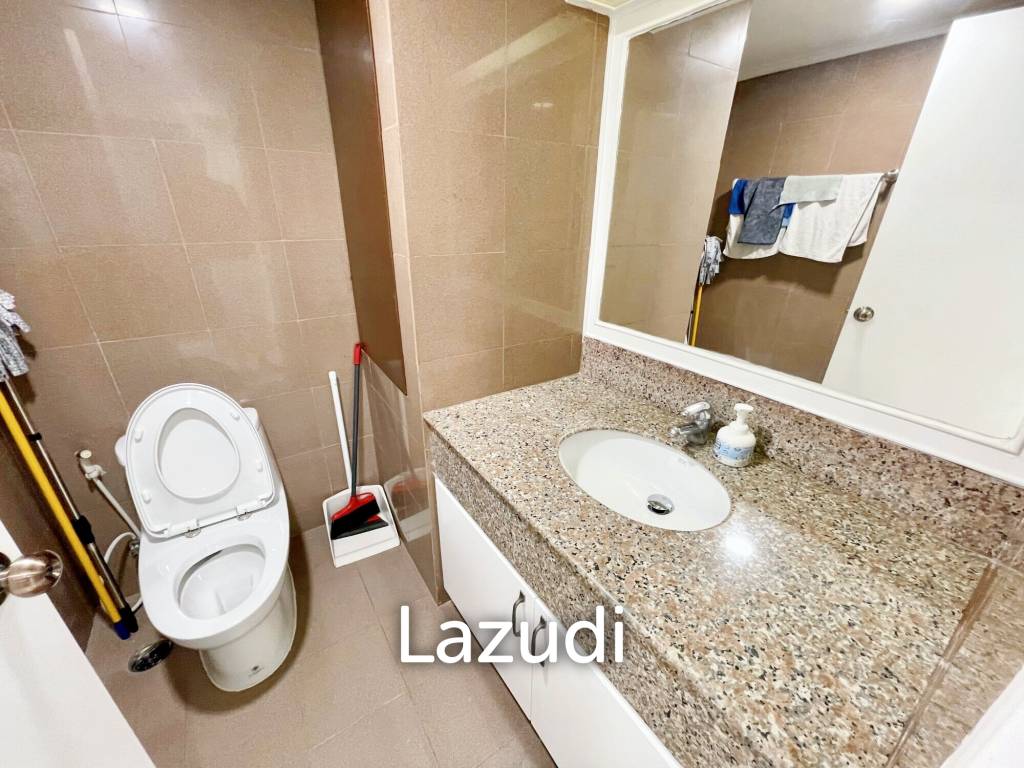 picture 1 Bed 2 Bath 103 SQ.M Lake Avenue Condominium - 10/15