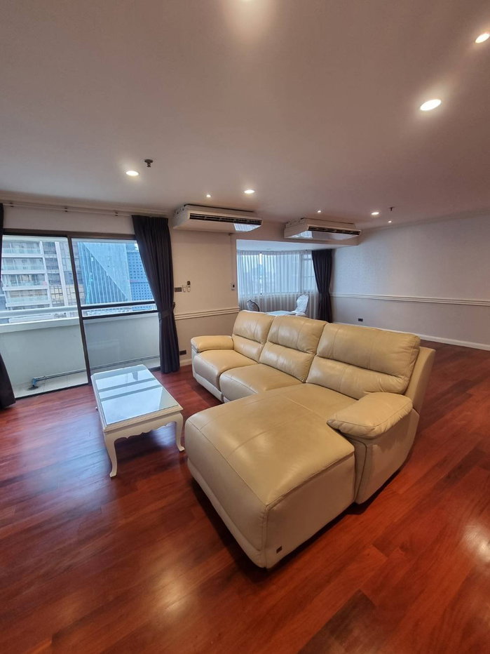 รูป LTH3875 – Baan Suanpetch FOR RENT 3 beds 3 baths size 263 Sq.M. Nearby BTS Phrom Phong station ONLY 80k/Month - รูปที่ 1/6