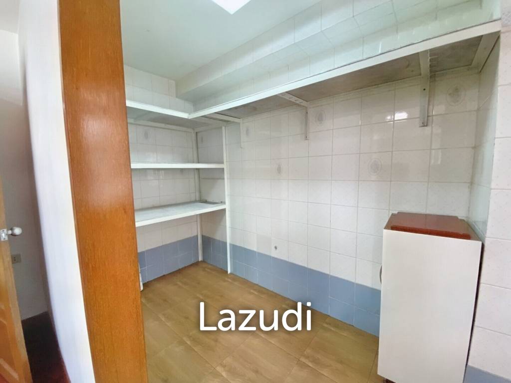 รูป 140.0 ตร.ม. 2 ห้องนอน 2 ห้องน้ำ คอนโดสำหรับ ขายใน คลองตันเหนือ - รูปที่ 10/12