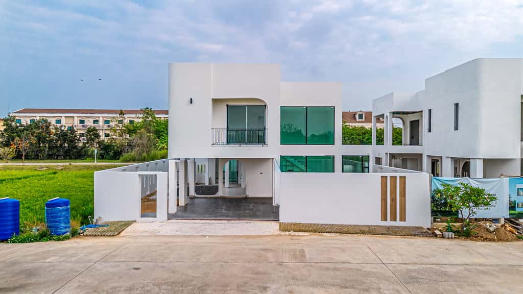 รูป Luxury Pool Villa วิวภูเขา โอบล้อมทุ่งนา  ทำเลหายาก ใกล้ Lanna International School เพียง 600 เมตร  - รูปที่ 2/41