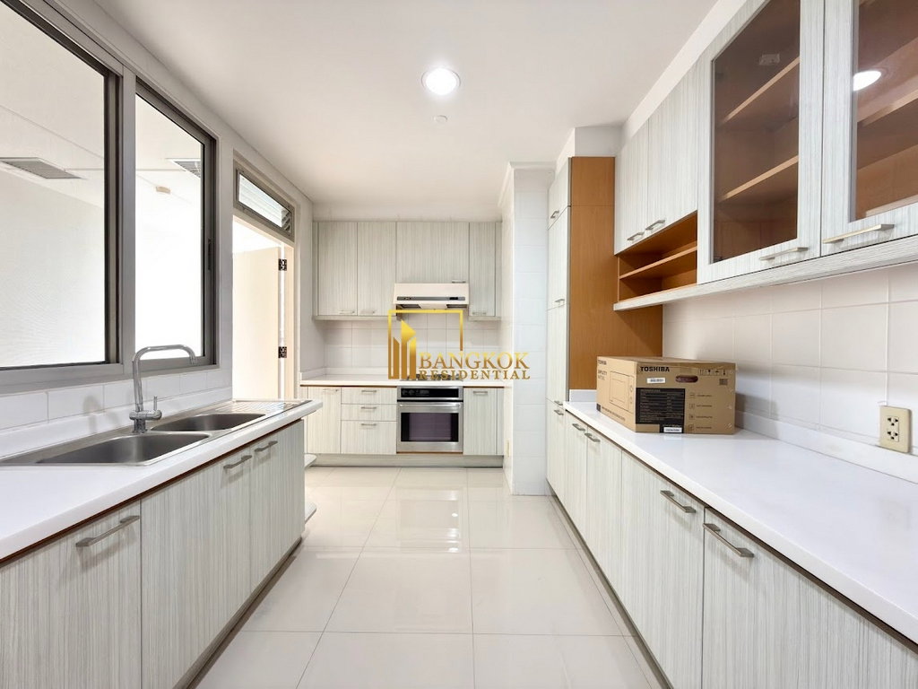 รูป Fully Renovated 3 Bedroom Apartment in Phrom Phong Area - BR21315AP - รูปที่ 10/48