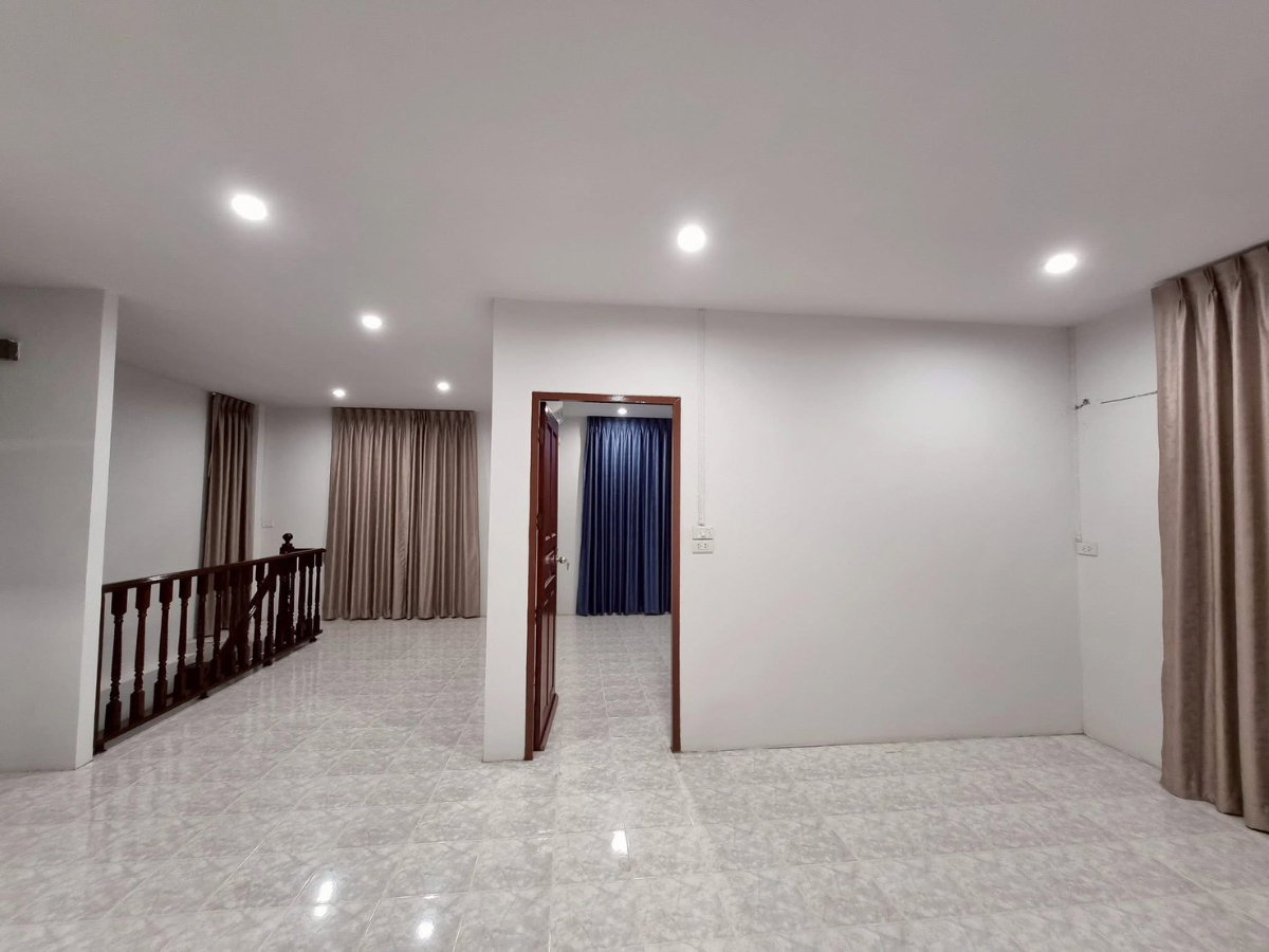 รูป 🏡✨ บ้านเช่าพร้อมอยู่ หทัยราษฎร์ ซอย 3 มีนบุรี 5 ห้องนอน  3 ห้องน้ำ ใกล้รถไฟฟ้า เดินทางสะดวก เหมาะทั้งอยู่อาศัยและจดบริษัท ✨🏡 - รูปที่ 6/13
