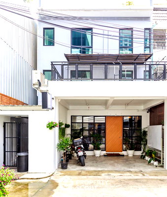 ทาวน์โฮม ถนนสุรวงศ์ : ทาวน์เฮ้าส์ 10-ห้องนอน ใกล้ MRT ลุมพินี (ID 2736101)
