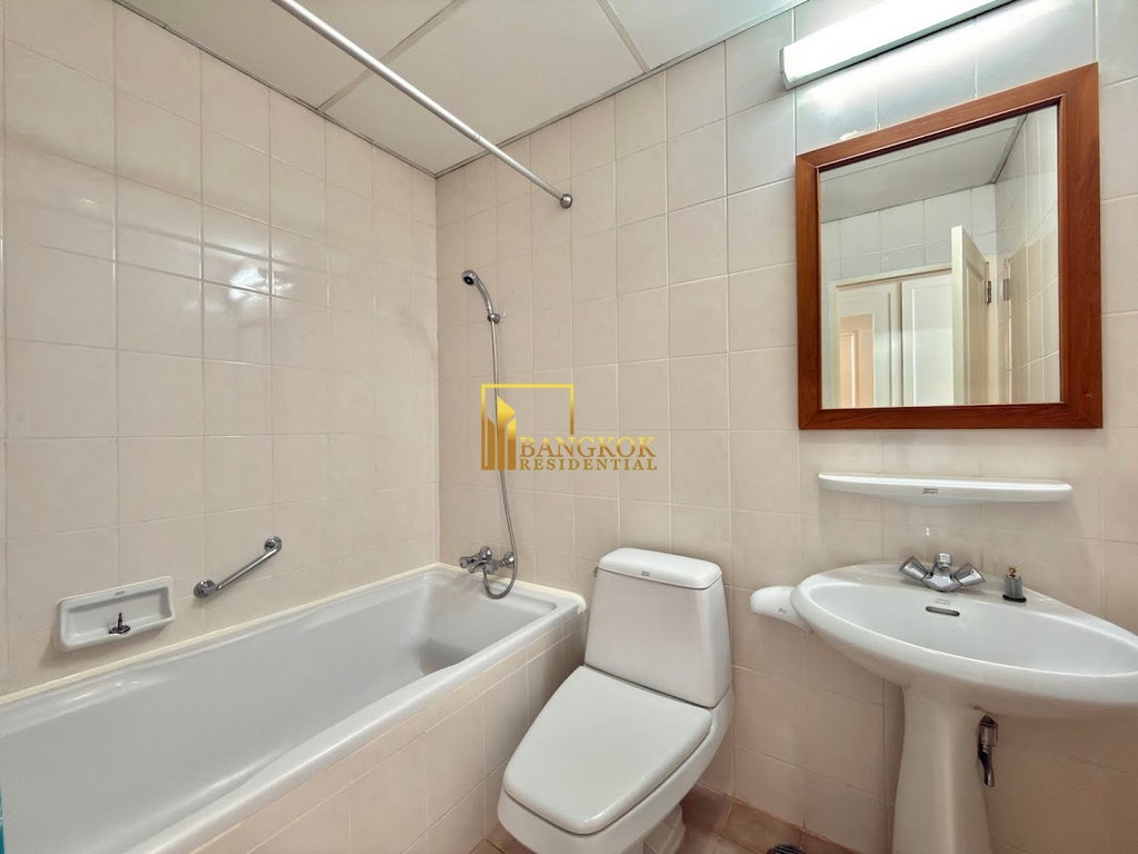 รูป Fully Renovated 3 Bedroom Apartment in Phrom Phong Area - BR21315AP - รูปที่ 23/48