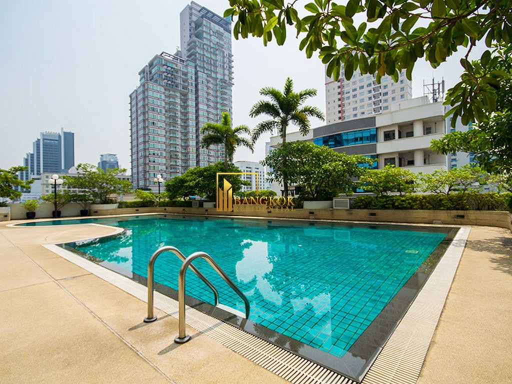 รูป Fully Renovated 3 Bedroom Apartment in Phrom Phong Area - BR21315AP - รูปที่ 32/48