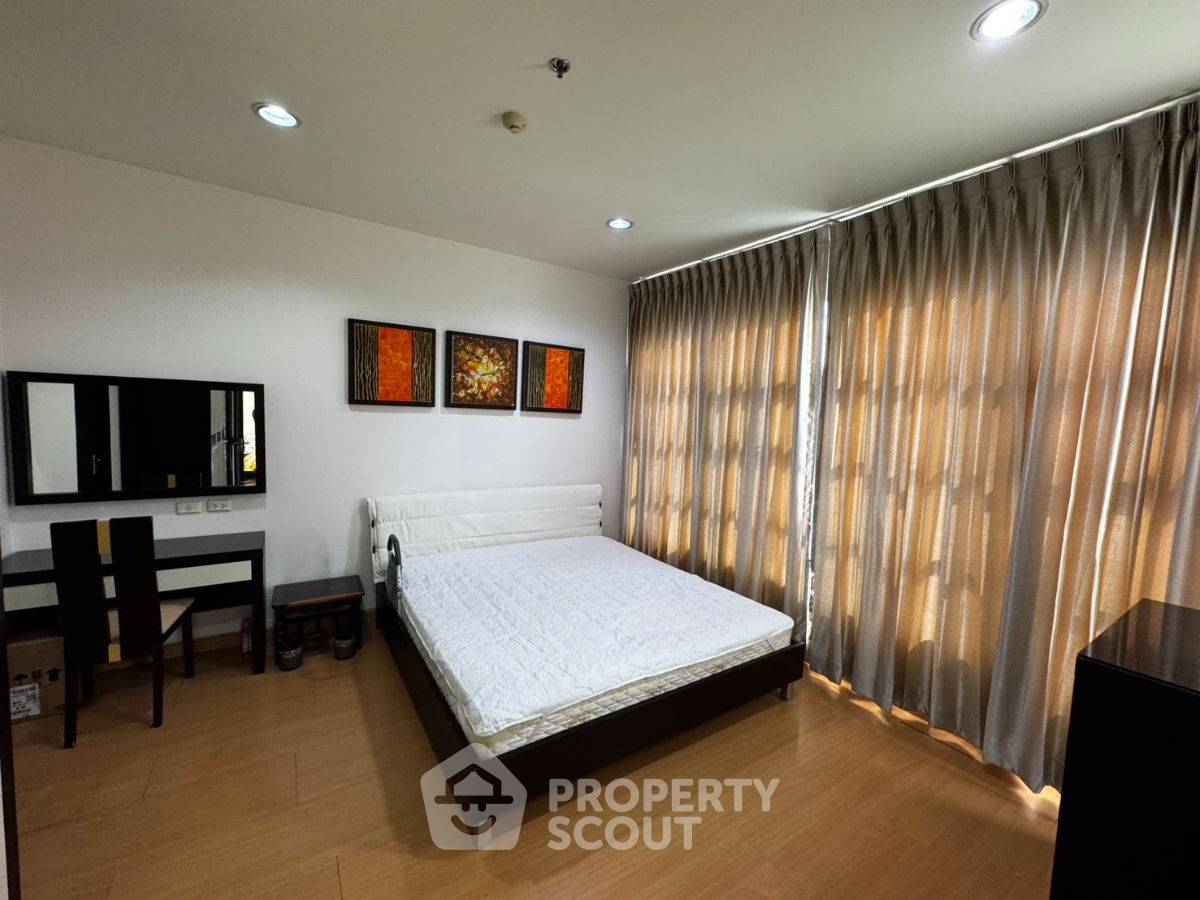 picture 1-BR 59 Sqm Condo At Baan Klang Krung Siam-Pathumwan, 100m To BTS Ratchathewi (ID 2726881) - 1/10