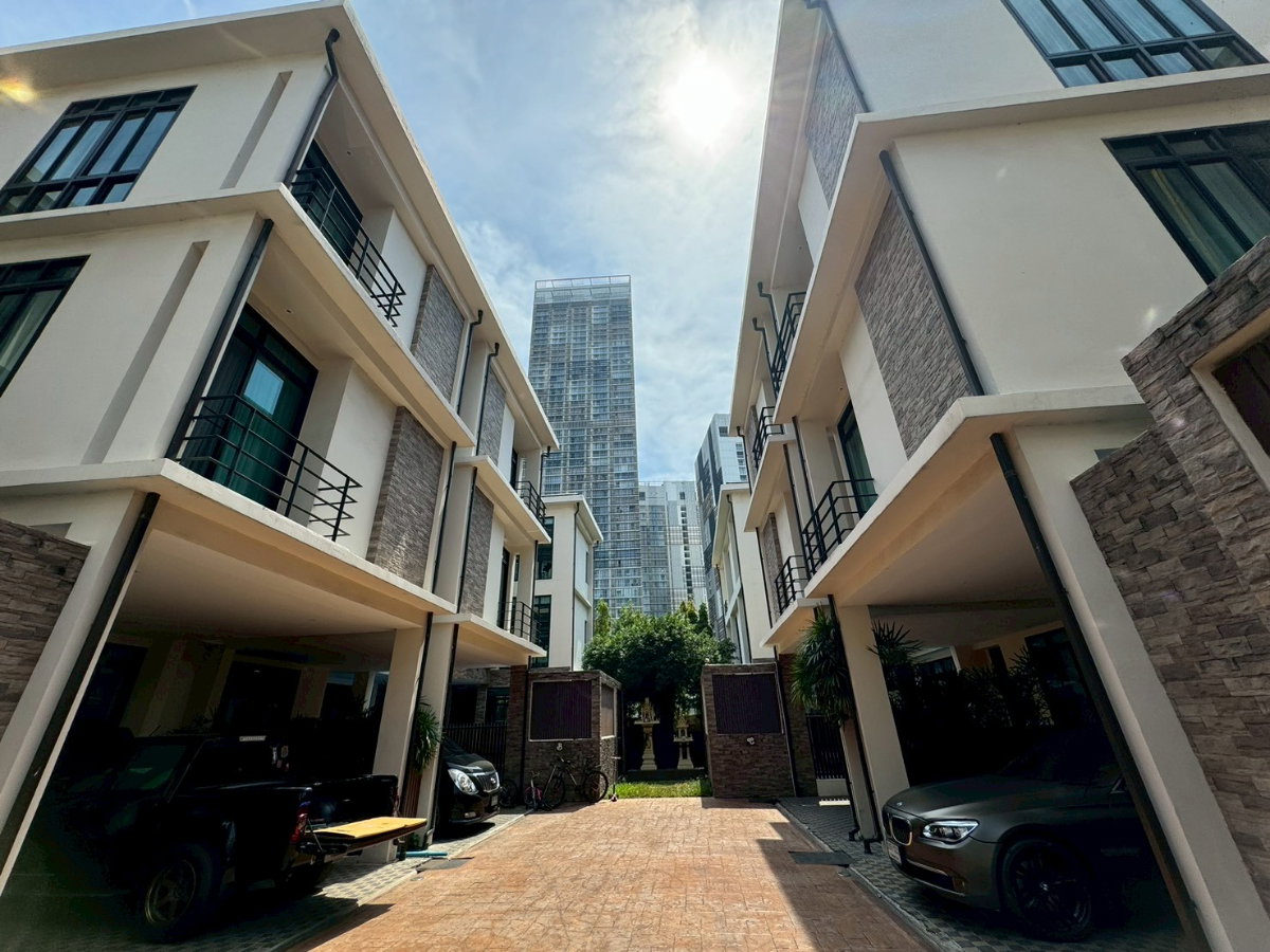 รูป บ้านเดี่ยวพร้อมสระว่ายน้ำส่วนตัว 4 ห้องนอน - พร้อมพงษ์ ** NO CO-AGENT ** - รูปที่ 2/22
