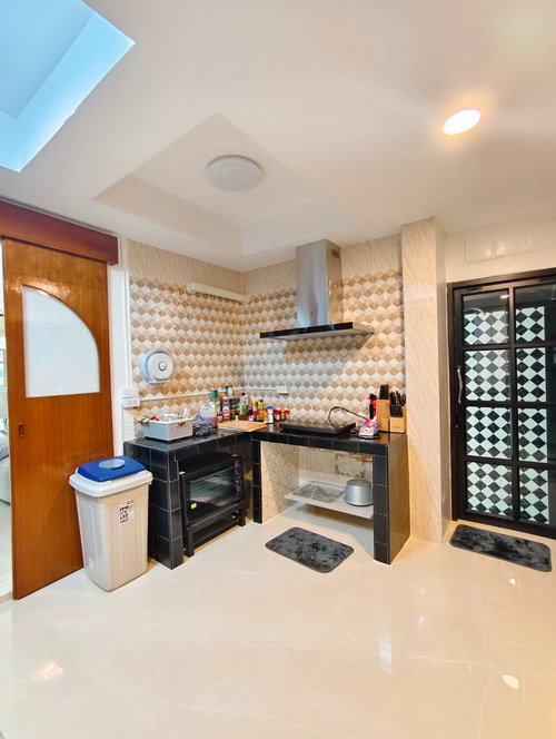 รูป บ้านเดี่ยว 2 ชั้น พร้อมสระว่ายน้ำ  พัทยา  จังหวัดชลบุรี - รูปที่ 13/28