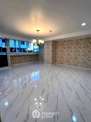 Condos for sale : 4-BR Condo at Supalai Place Sukhumvit 39 near BTS Phrom Phong (ID 2733654)