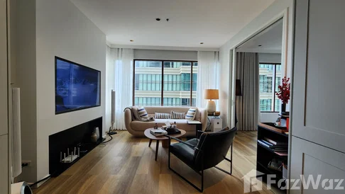 The emporio place 6107372