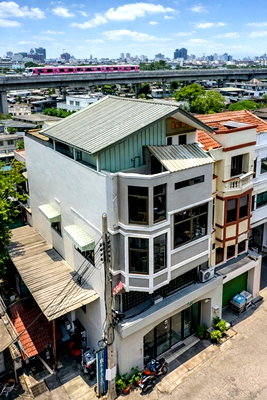 เช่าอาคารพาณิชย์ สถานีรถไฟฟ้าวัชรพล : อาคารพาณิชย์ให้เช่า 4.5 ชั้น ห้องริม 3 นอน MRT รามอินทรากม6. 200ม.ใกล้แฟชั่นนวลจันทร์ 500 ม.2 น้ำ. 20 ตร.วา. 330 ตร.ม. ทำเลติดถนนรามอินทรา