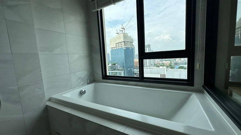 รูป #ให้เช่า คอนโด Rhythm Ekkamai  ใกล้ BTS เอกมัย | Size 80 Sqm. | 2 Beds 2 Bath | ห้องมุม Build-in ครบพร้อมเข้าอยู่ - รูปที่ 10/17