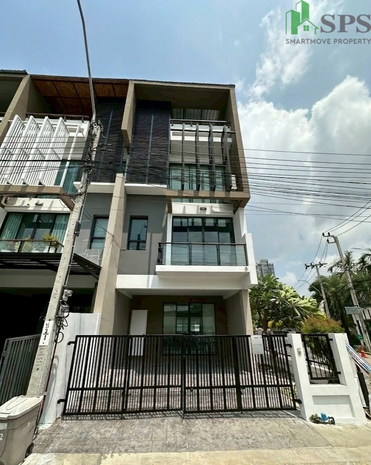 picture Townhome for Rent on Sukhumvit 50 (SPSJP225) - 1/17