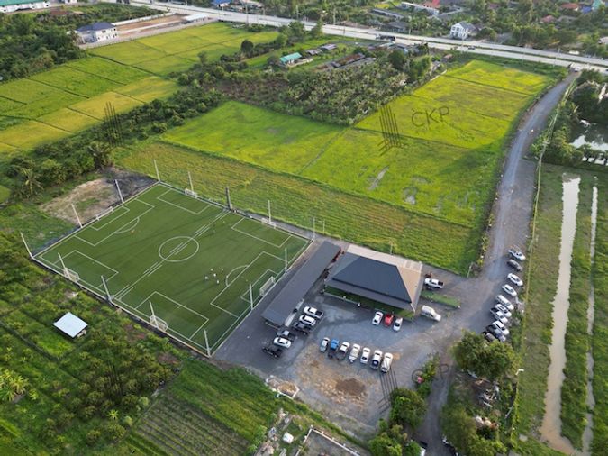 For sale Land with buildings have a football field and restaurant, located on Chiang Mai-Phrao Road. | No. 93332