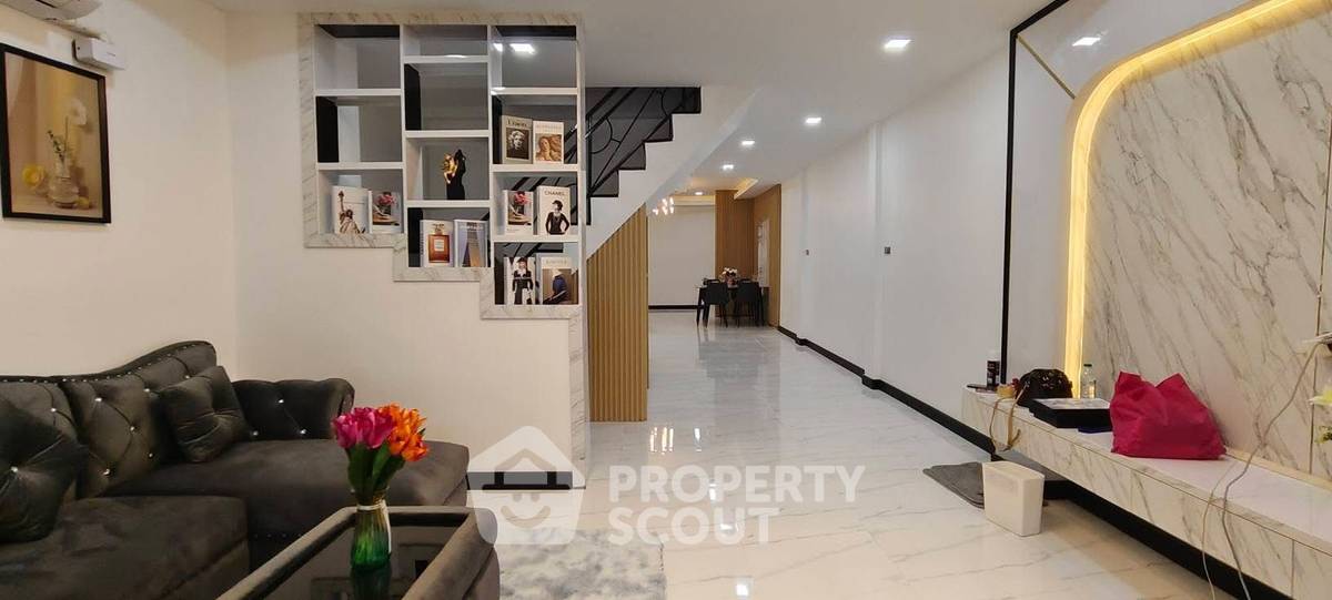รูป ทาวน์เฮ้าส์ 2-ห้องนอน ใกล้ พัทยาตะวันออก (ID 2739631) - รูปที่ 5/29