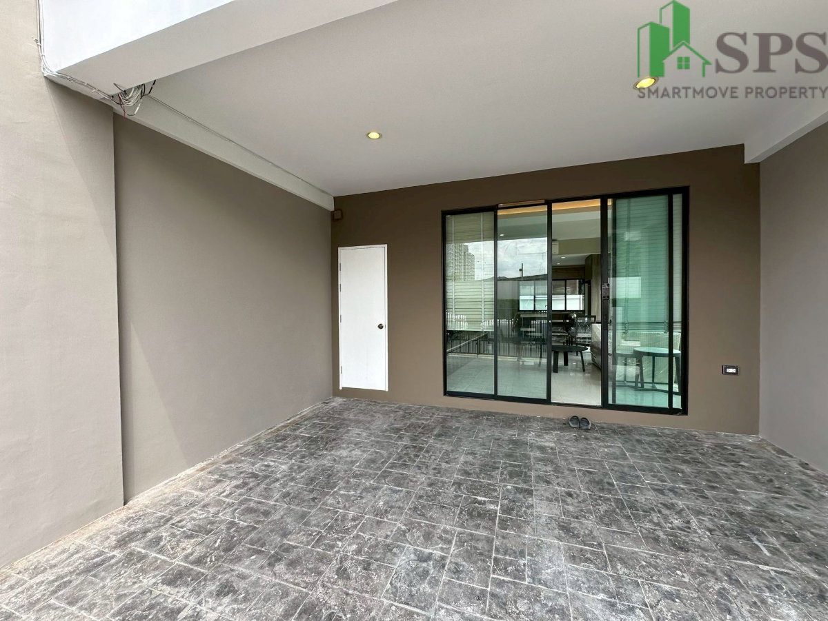 picture Townhome for Rent on Sukhumvit 50 (SPSJP225) - 2/17