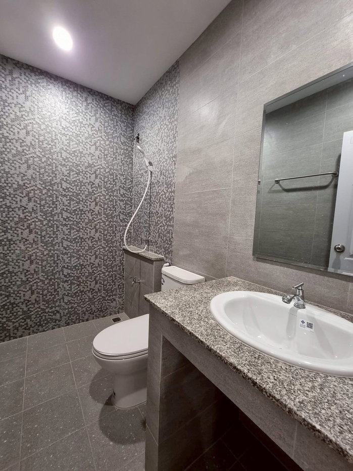 รูป 🏡✨ บ้านเช่าพร้อมอยู่ หทัยราษฎร์ ซอย 3 มีนบุรี 5 ห้องนอน 3 ห้องน้ำ ใกล้รถไฟฟ้า เดินทางสะดวก เหมาะทั้งอยู่อาศัยและจดบริษัท ✨🏡 - รูปที่ 9/13