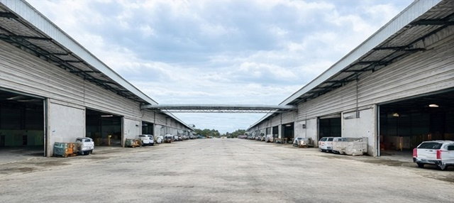 รูป รถเทรลเลอร์ MRTรามอินทรา กม.6 900ม. นวลจันทร์ ใกล้เลียบด่วนเอกมัย รามอินทรา โกดังพร้อมออฟฟิศ 1 นอน 2 น้ำ 580ตร.ม. ใกล้แฟชั่น 2.5กม - รูปที่ 4/8