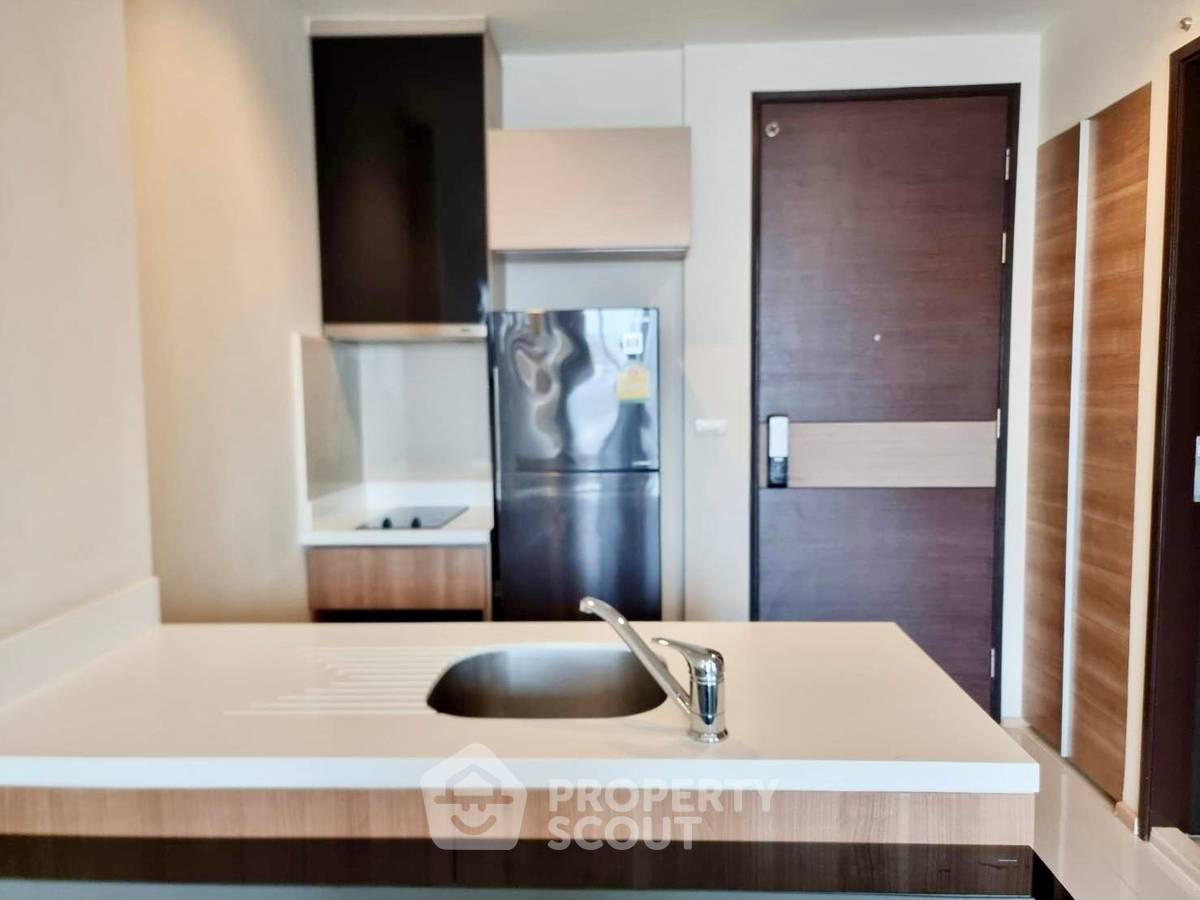 รูป คอนโด 1-ห้องนอน ที่ ริธึ่ม สาทร ใกล้ BTS สะพานตากสิน (ID 2738554) - รูปที่ 8/12