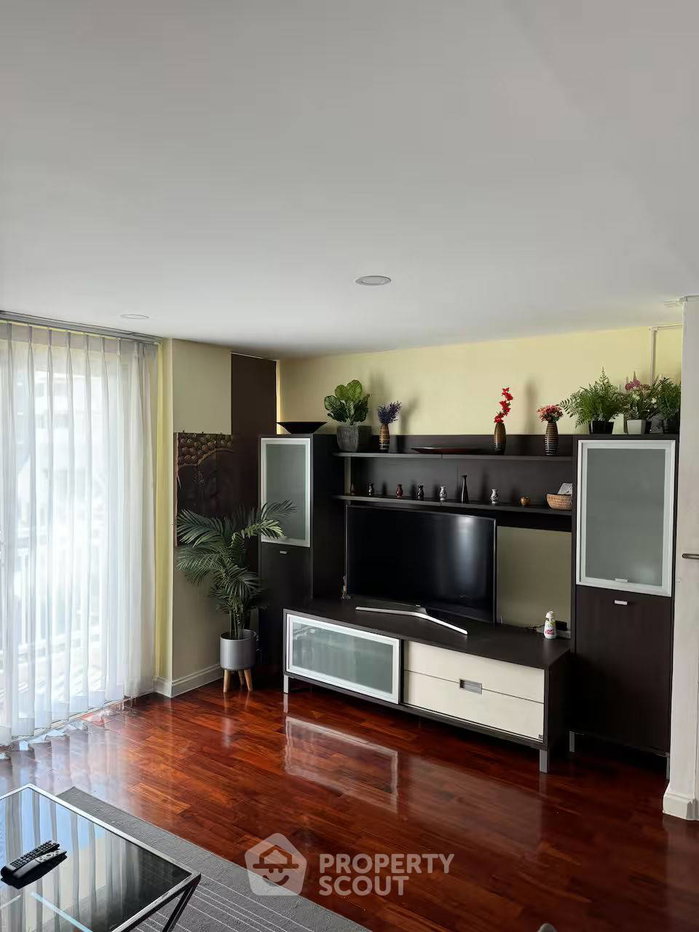 picture 2-BR Condo at 49 Plus near BTS Phrom Phong (ID 2726296) - 2/20