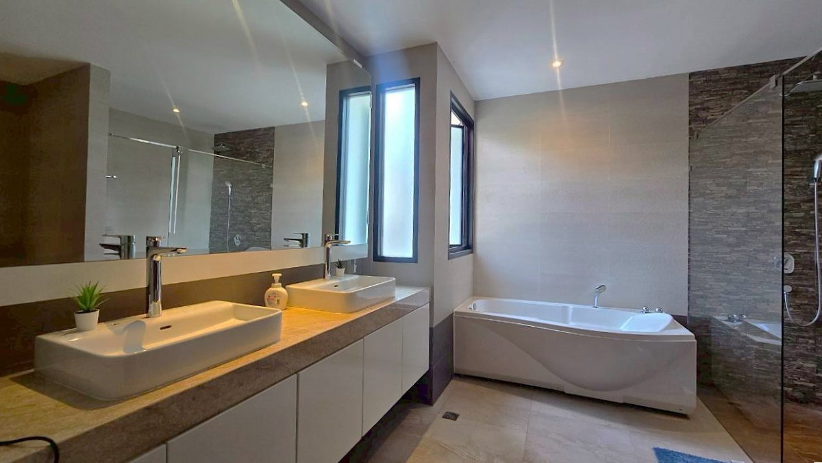 รูป บ้านเดี่ยวพร้อมสระว่ายน้ำส่วนตัว 4 ห้องนอน - พร้อมพงษ์ ** NO CO-AGENT ** - รูปที่ 11/22