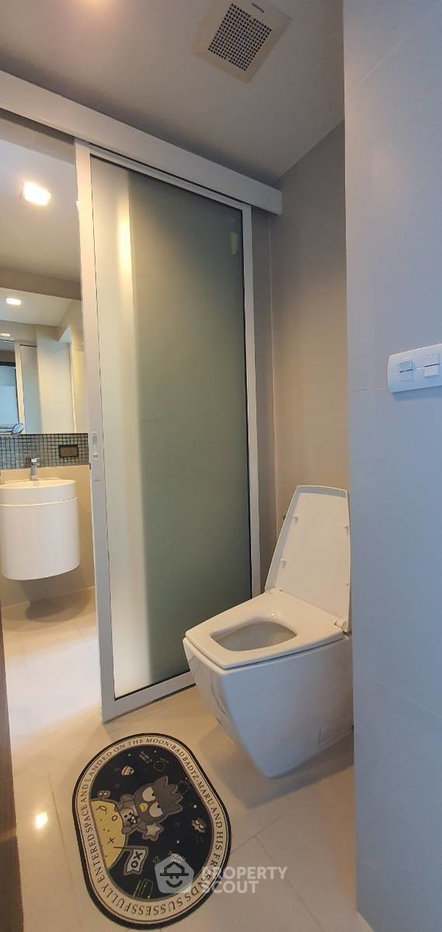 รูป คอนโด 1-ห้องนอน ที่ ริธึ่ม สาทร ใกล้ BTS สะพานตากสิน (ID 2739493) - รูปที่ 8/9