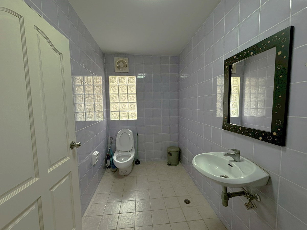 รูป ทาวเฮ้าท์สภาพใหม่ พร้อมพงษ์-อโศก เหมาะอยู่อาศัยและทำธุรกิจ ** NO CO-AGENT ** - รูปที่ 15/16