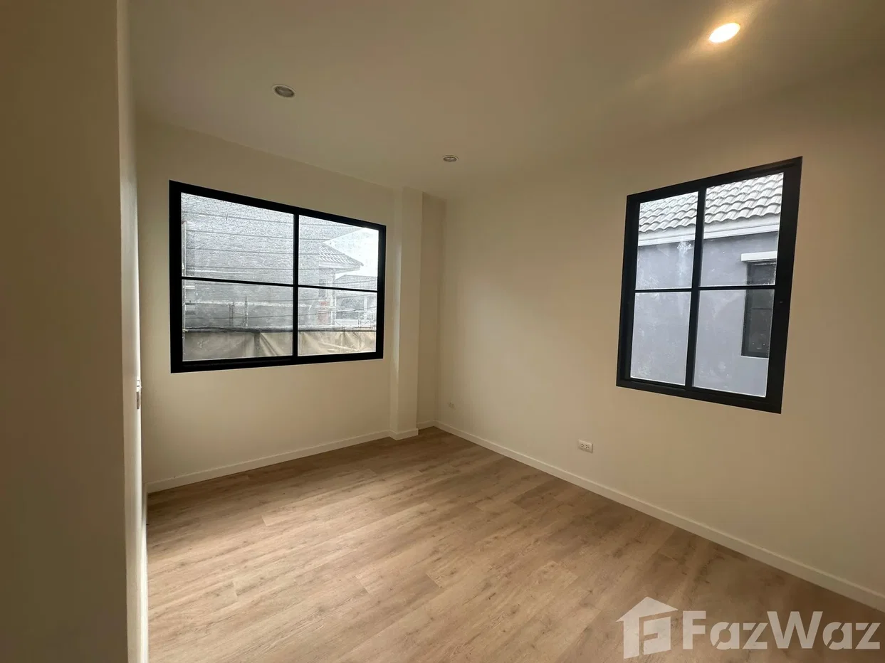 รูป บ้านเดี่ยวให้เช่า 3 ห้องนอน ในโครงการ คราวน์ เอสเตท ดัลลิช โร๊ด 5629576 - รูปที่ 7/24