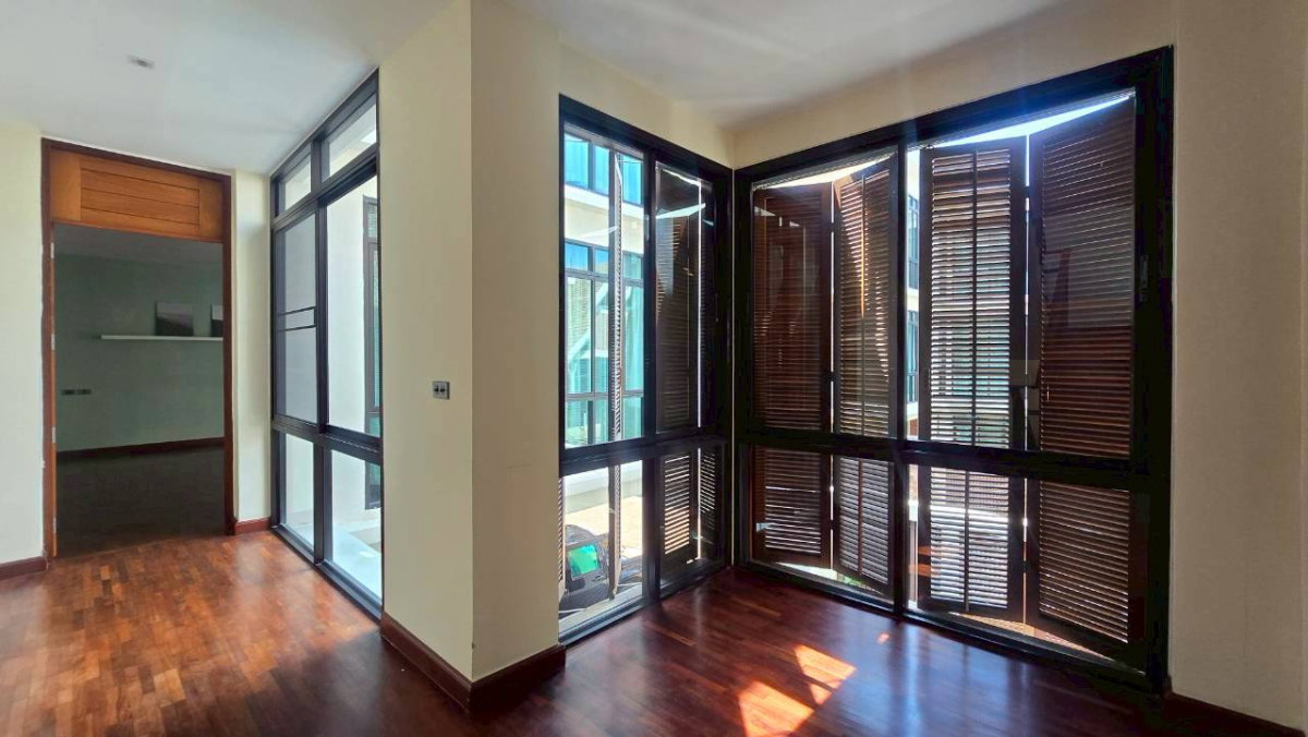 รูป บ้านเดี่ยวพร้อมสระว่ายน้ำส่วนตัว 4 ห้องนอน - พร้อมพงษ์ ** NO CO-AGENT ** - รูปที่ 7/22