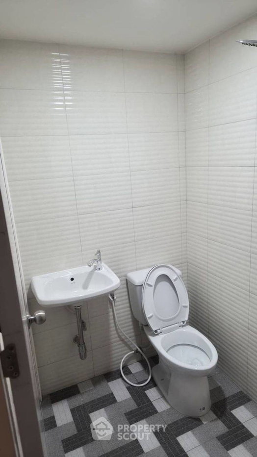 รูป ทาวน์เฮ้าส์ 2-ห้องนอน ใน วัดชลอ (ID 2690470) - รูปที่ 11/12