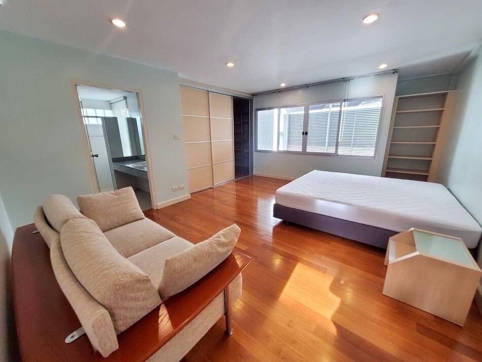 picture LTH5397 – House in Compound FOR RENT in Phrom Phong 3 beds 4 baths size 300 Sq.M. Nearby BTS Phrom Phong station ONLY 80k/Month - 5/7