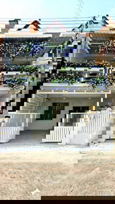 ทาวน์โฮม เชียงใหม่ : ​🔥 ด่วน! ขายทาวน์เฮาส์ต่ำกว่าราคาประเมิน กู้เกินมีเงินเหลือหลักแสน! 🔥 ทาวน์โฮม 3 ชั้น หมู่บ้านทองประกาย (สี่แยกดอนแก้ว-โชตนา)