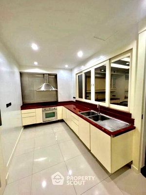 Condos for rent : 3-BR Condo at City Lakes Tower Sukhumvit 16 Condominium near BTS Asok (ID 2725453)