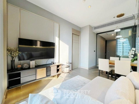 1-BR Condo at The Esse At Singha Complex near MRT Phetchaburi (ID 2365244)