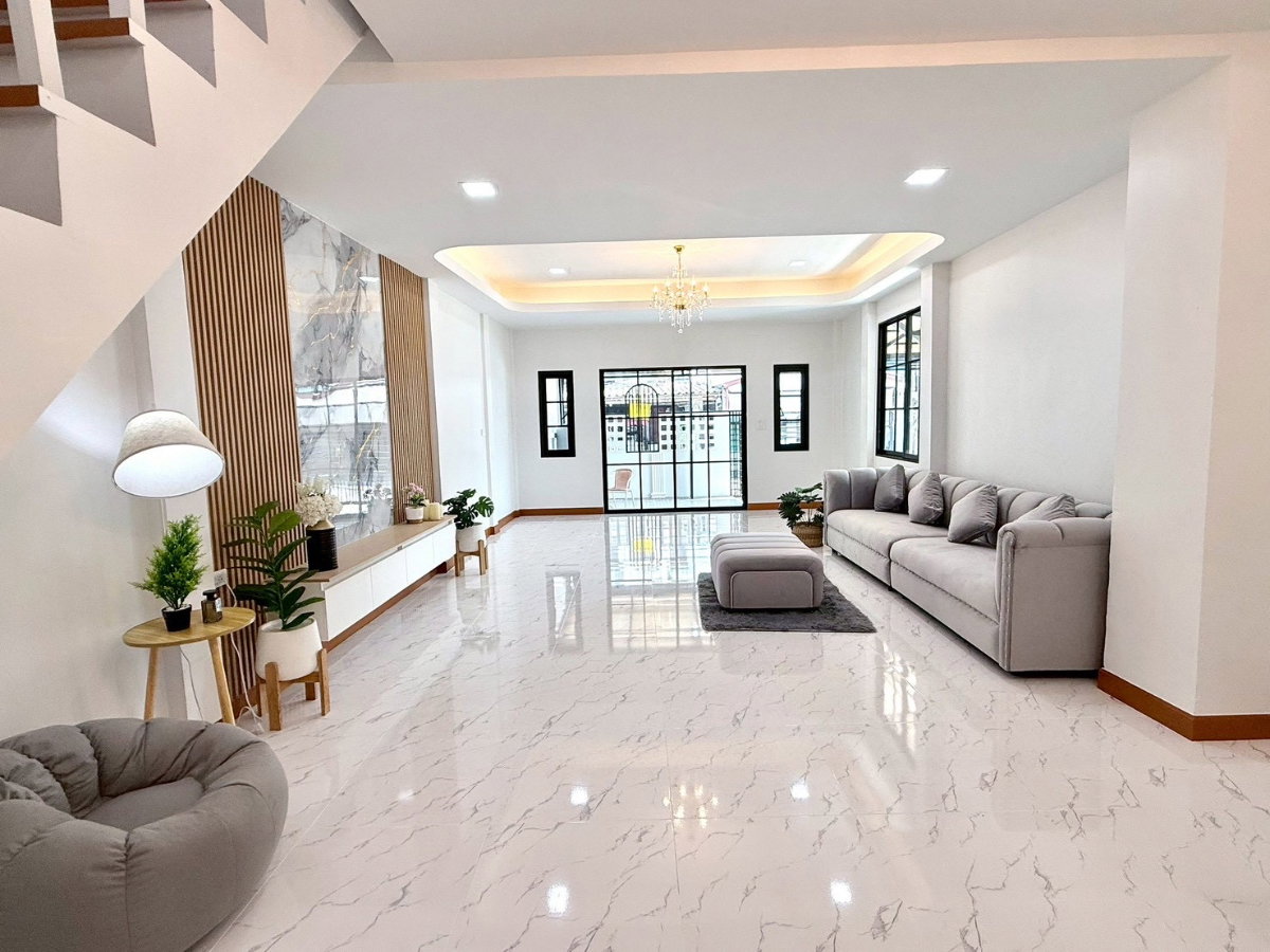 รูป 🎉 ขายบ้านรีโนเวท 🚩 หมู่บ้านเหมชาติ ซ.เลียบวารี 59 🏡 ทาวน์เฮ้าส์ 2 ชั้น หลังมุม เนื้อที่ 32 ตร.ว. 🔧 รีโนเวทสวยพร้อมอยูุ่ ✨ราคาเพียง 2.25 ล้านบาท - รูปที่ 3/18