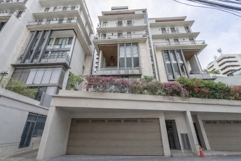 Ultra luxury in 749 Residence 4 bedroom house for rent in the heart of Sukhumvit 49 with private elevator