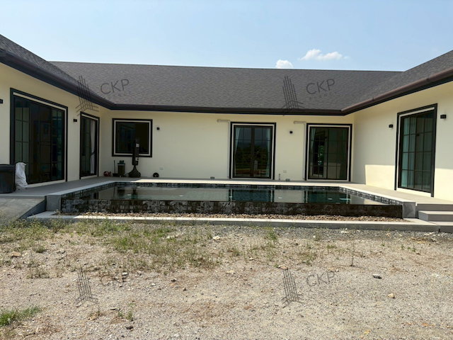 รูป ขาย ที่ดินพร้อมสิ่งปลูกสร้าง ดำเนินกิจการสนามฟุตบอลและร้านอาหารอยู่ ติดถนนเชียงใหม่-พร้าว | รหัส 93332 - รูปที่ 8/9