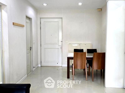 Condos for sale : 1-BR Condo at Q House Sathorn near BTS Krung Thon Buri (ID 2733894)