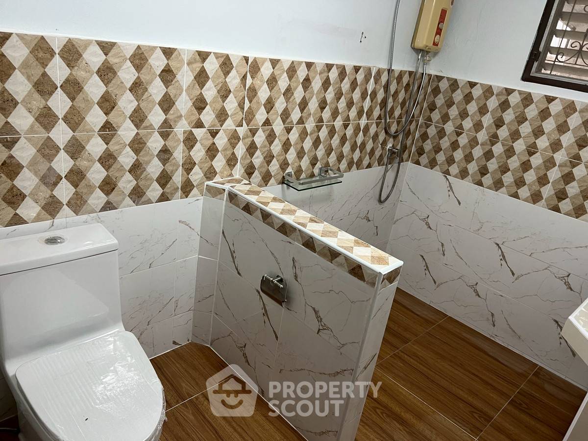 รูป ที่ดินสำหรับปล่อยขาย 304 ตารางเมตร แถว ใน จอมพล (ID 2729822) - รูปที่ 5/5