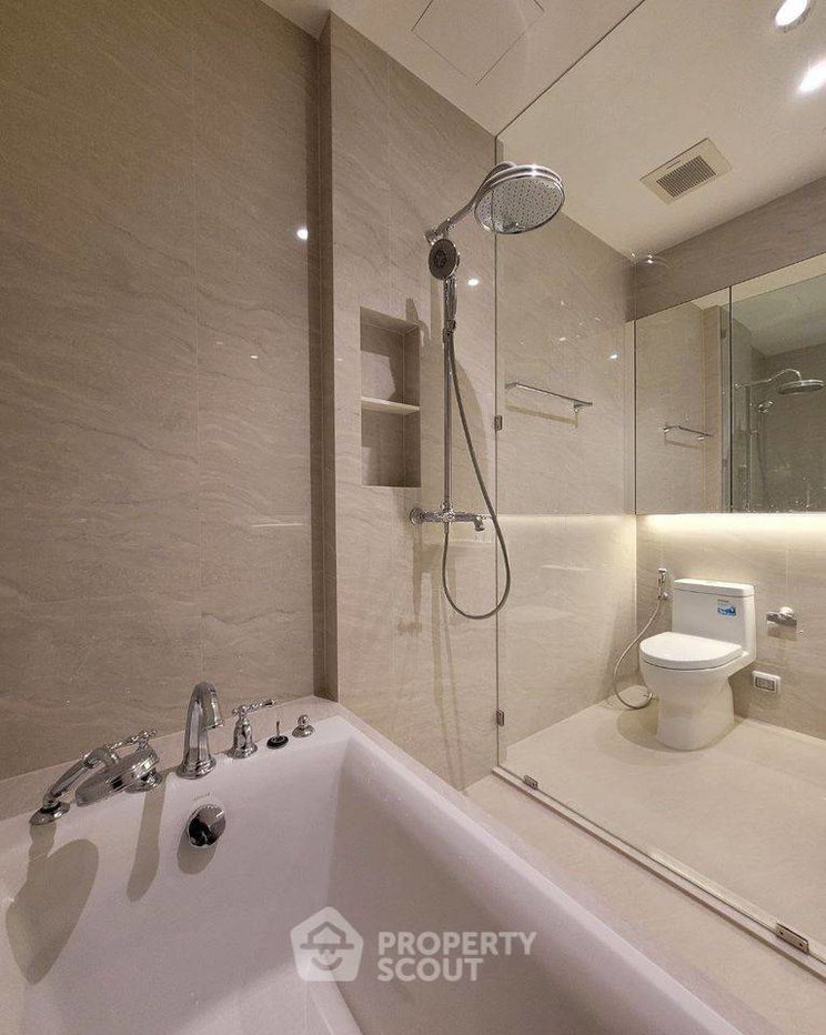 picture 1-BR Condo at Muniq Langsuan near BTS Ratchadamri (ID 1950452) - 3/21