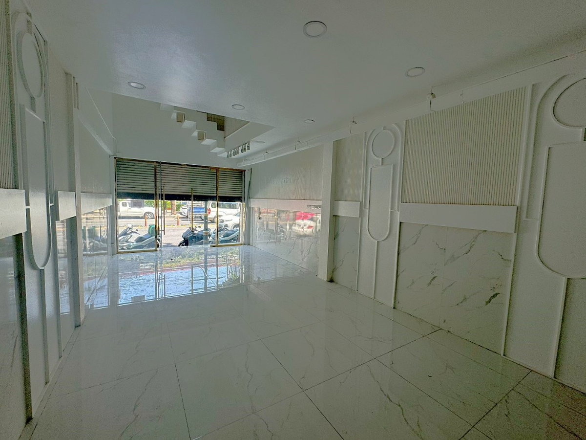 picture Commercial building in good condition, Thonglor ** NO CO-AGENT ** - 12/20