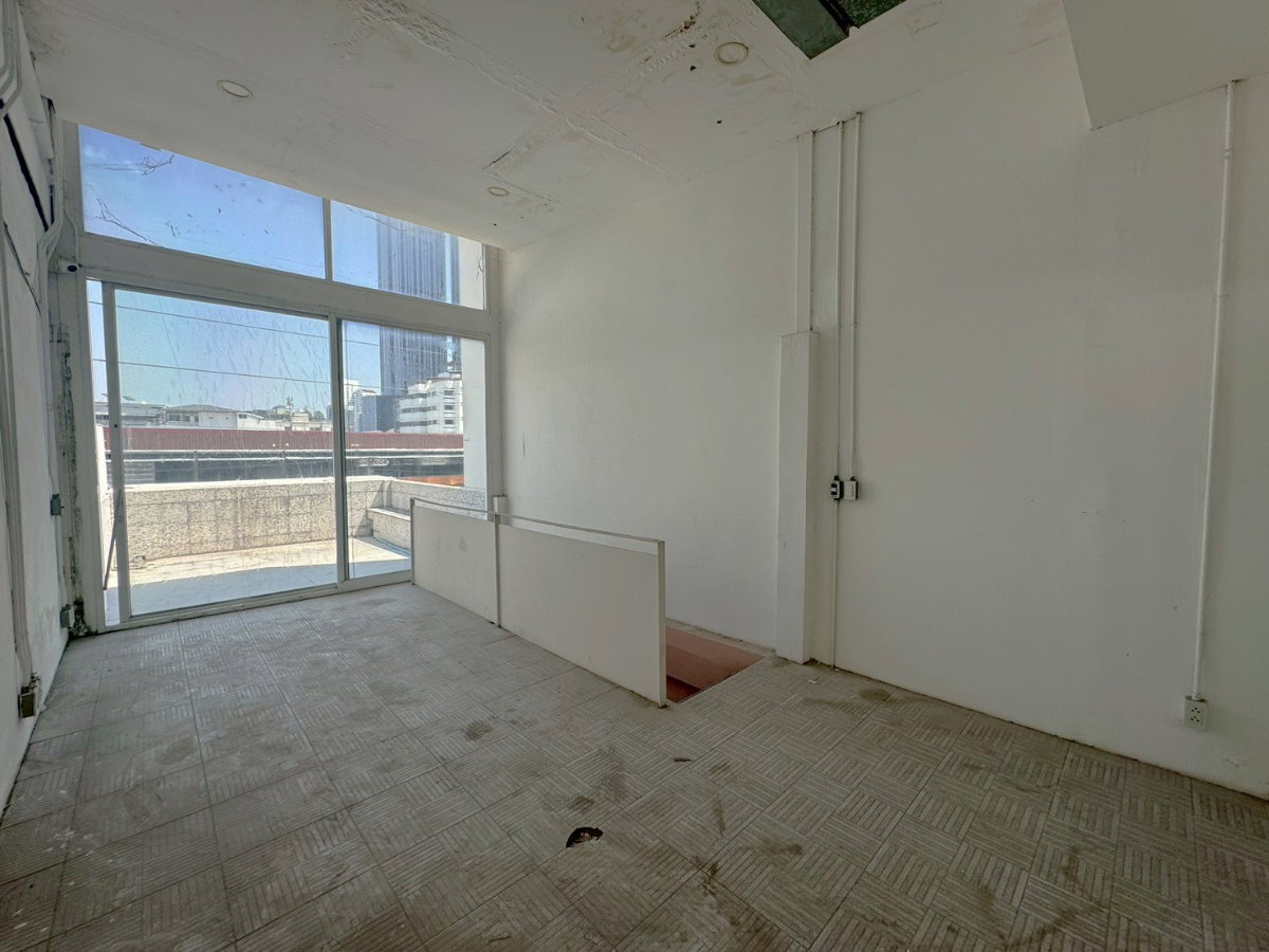 picture Commercial building in good condition, Thonglor ** NO CO-AGENT ** - 11/20